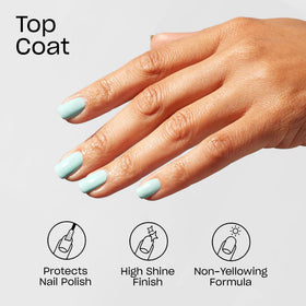 Application de OPI Top Coat sur des ongles bien manucurés