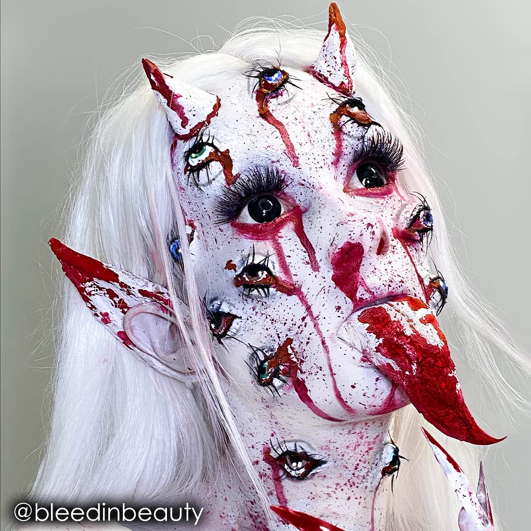 Application de peinture de visage avec éponge humide