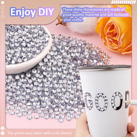 Application de strass en résine sur des chaussures
