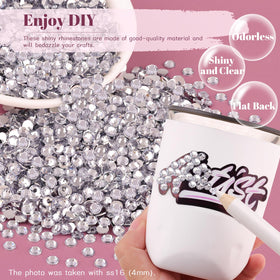 Application de strass sur un ongle