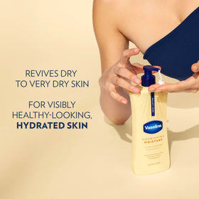 Application de Vaseline Lotion sur la peau