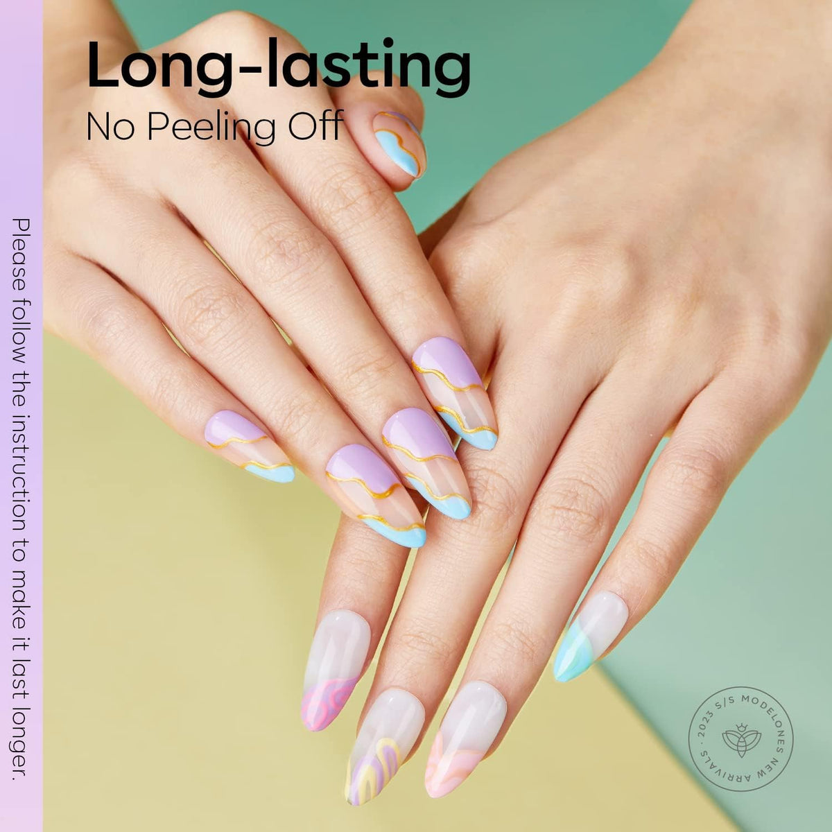 Application de vernis à ongles gel lavande sur des ongles