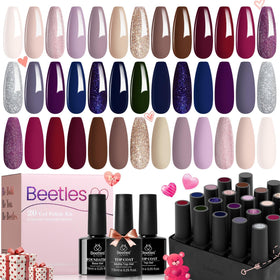 Application de vernis à ongles gel sous lampe UV pour séchage