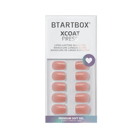 Application des faux ongles BTArtbox sur des mains