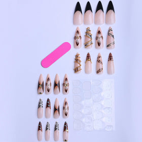 Application des faux ongles SEENEEY sur des ongles naturels