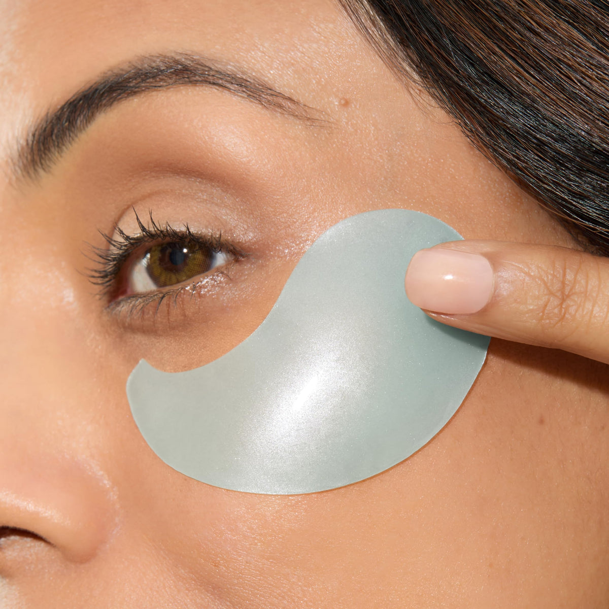 Application des masques hydrogel Mario Badescu sur le visage