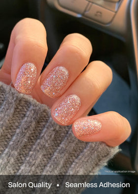 Application des strips de vernis à ongles ohora sur des ongles