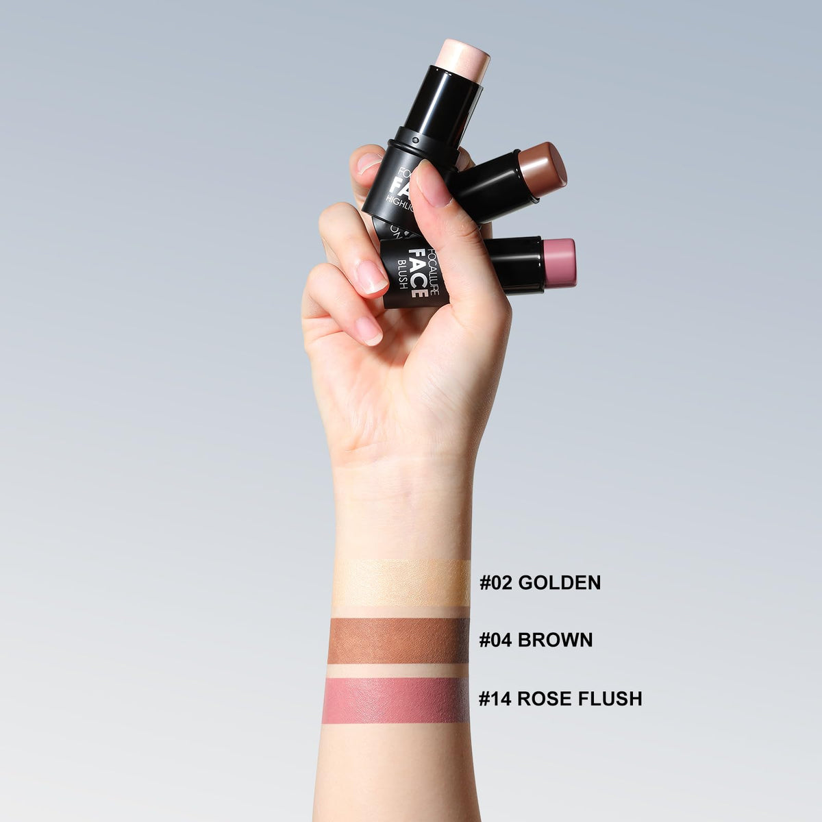 Application du bâton de blush FOCALLURE sur la joue
