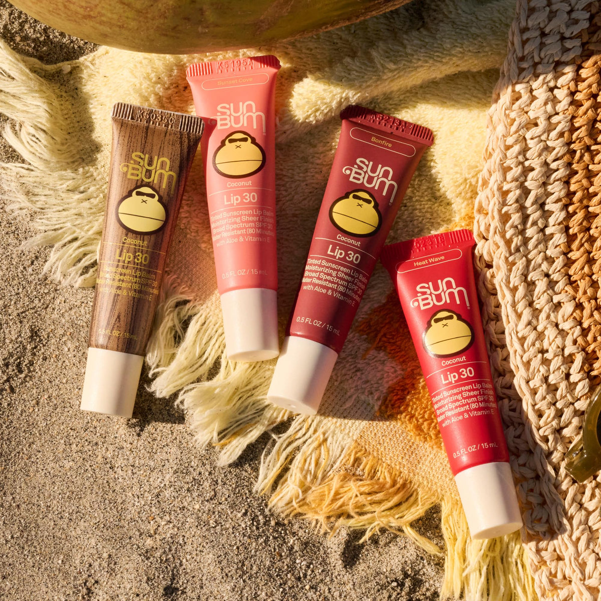 Application du Baume à Lèvres Sun Bum SPF 30 sur les lèvres