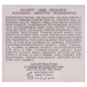 Application du Baume De Rose By Terry sur des lèvres