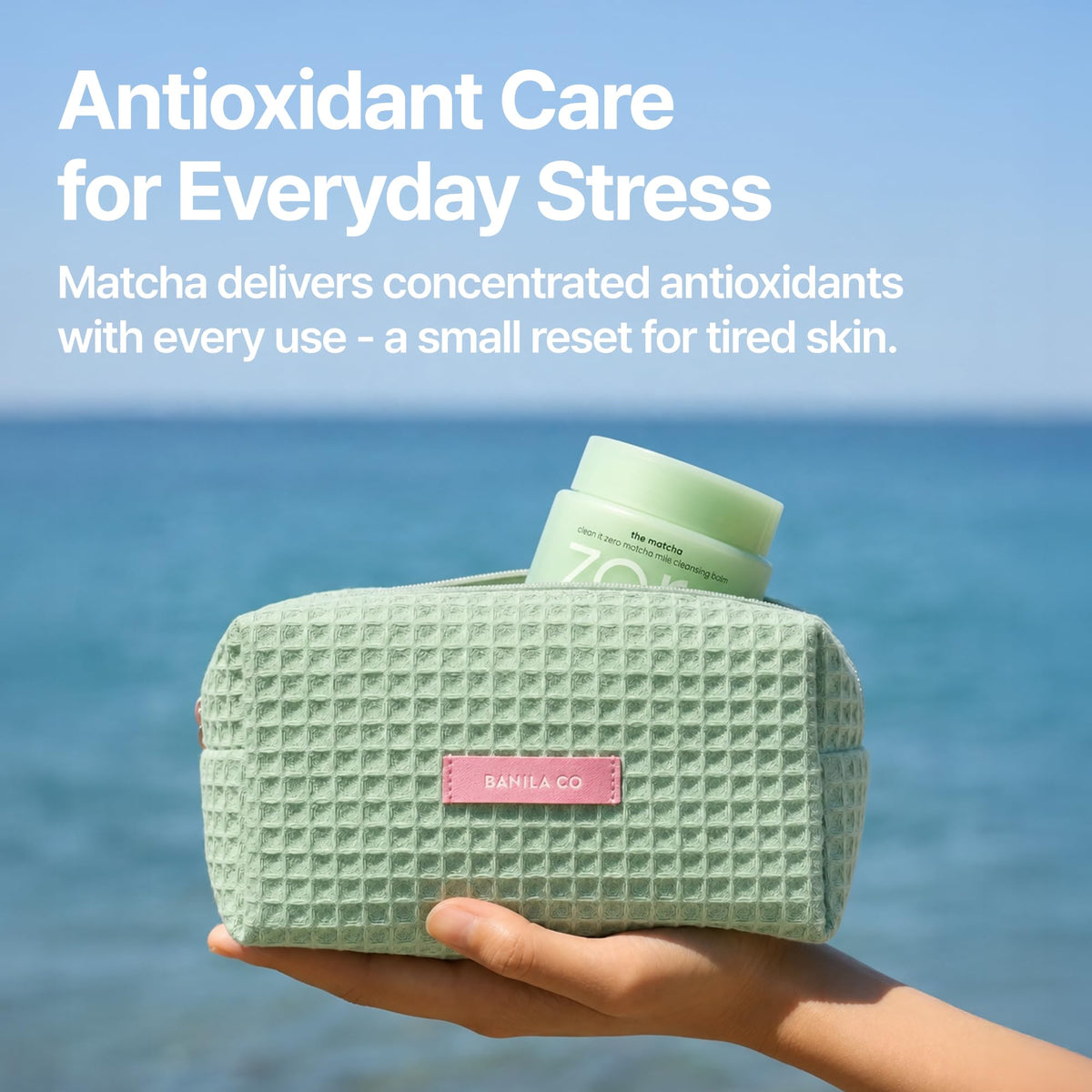 Application du baume nettoyant Matcha sur la peau