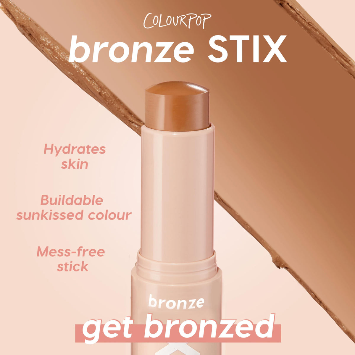 Application du bronzer et highlighter de ColourPop sur le visage