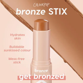 Application du bronzer et highlighter de ColourPop sur le visage
