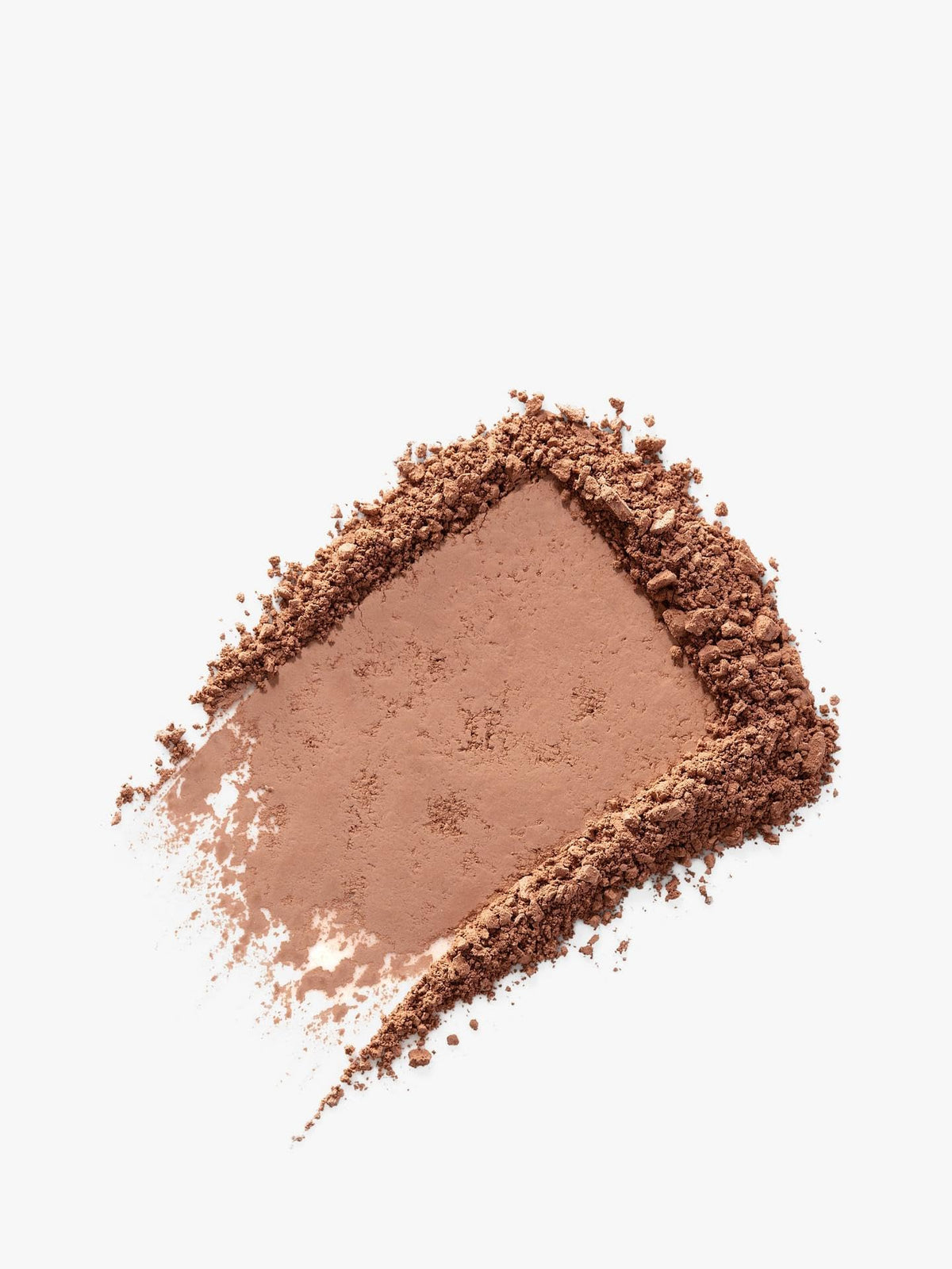 Application du bronzer sur les pommettes avec pinceau