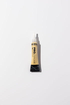 Application du correcteur L.A. Girl sur le visage