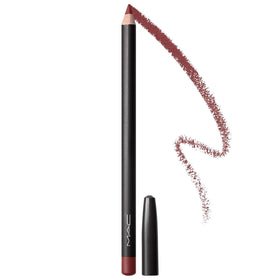 Application du crayon à lèvres MAC Mahogany sur les lèvres