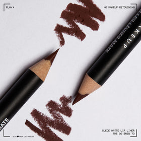 Application du crayon à lèvres mat NYX sur des lèvres