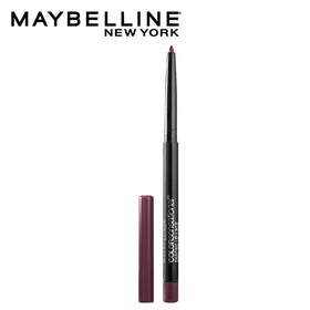 Application du crayon à lèvres MAYBELLINE Rich Wine sur les lèvres