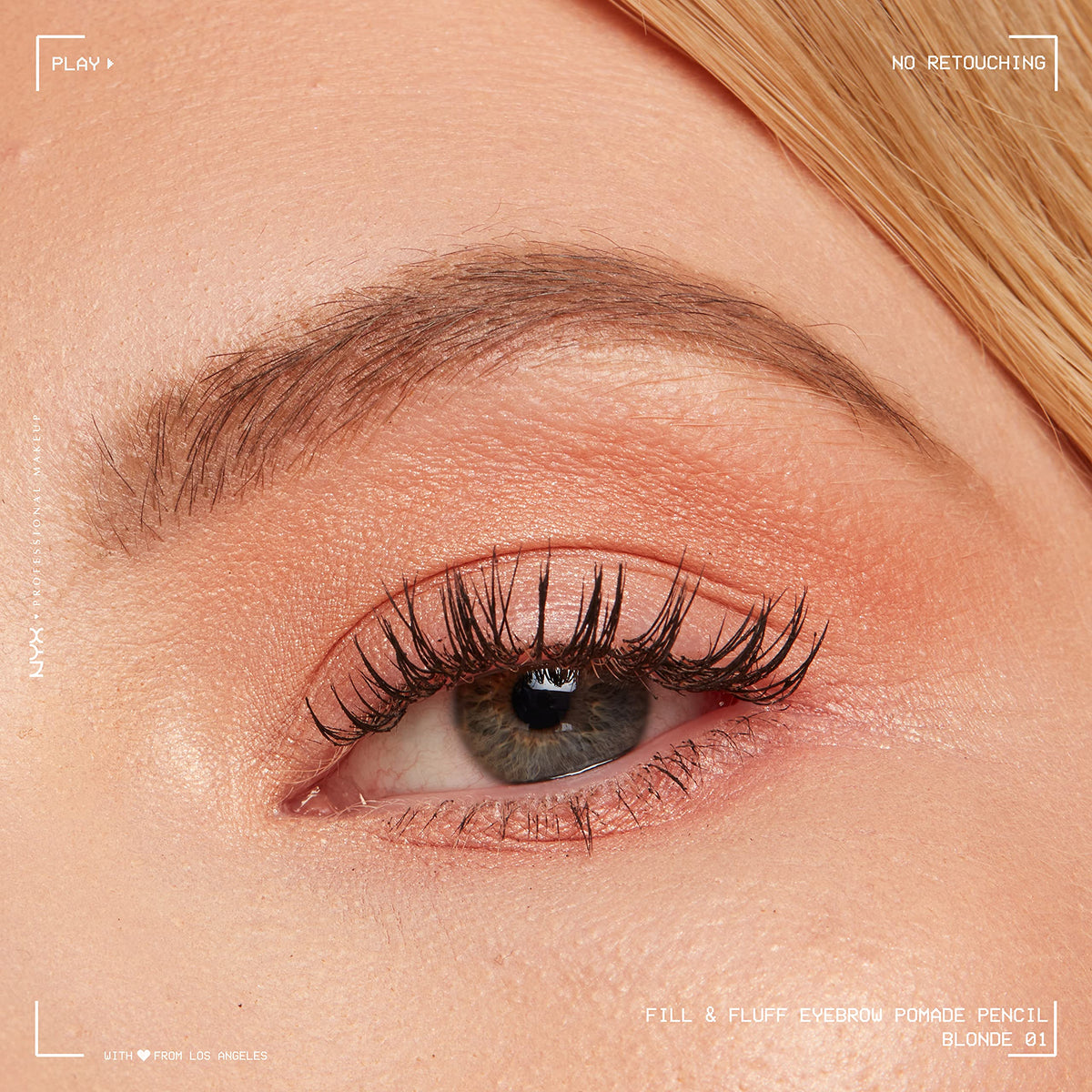 Application du crayon à sourcils NYX sur un modèle