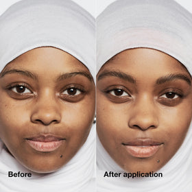 Application du fond de teint Clinique sur peau