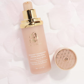 Application du Fond de Teint Forever Bloom par une maquilleuse