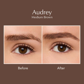 Application du gel à sourcils sur un sourcil