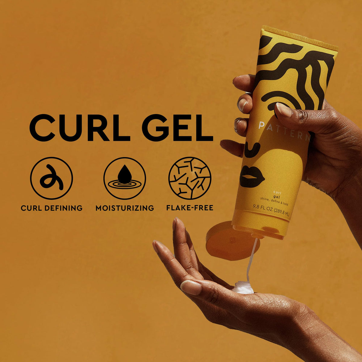 Application du gel crème PATTERN sur des boucles