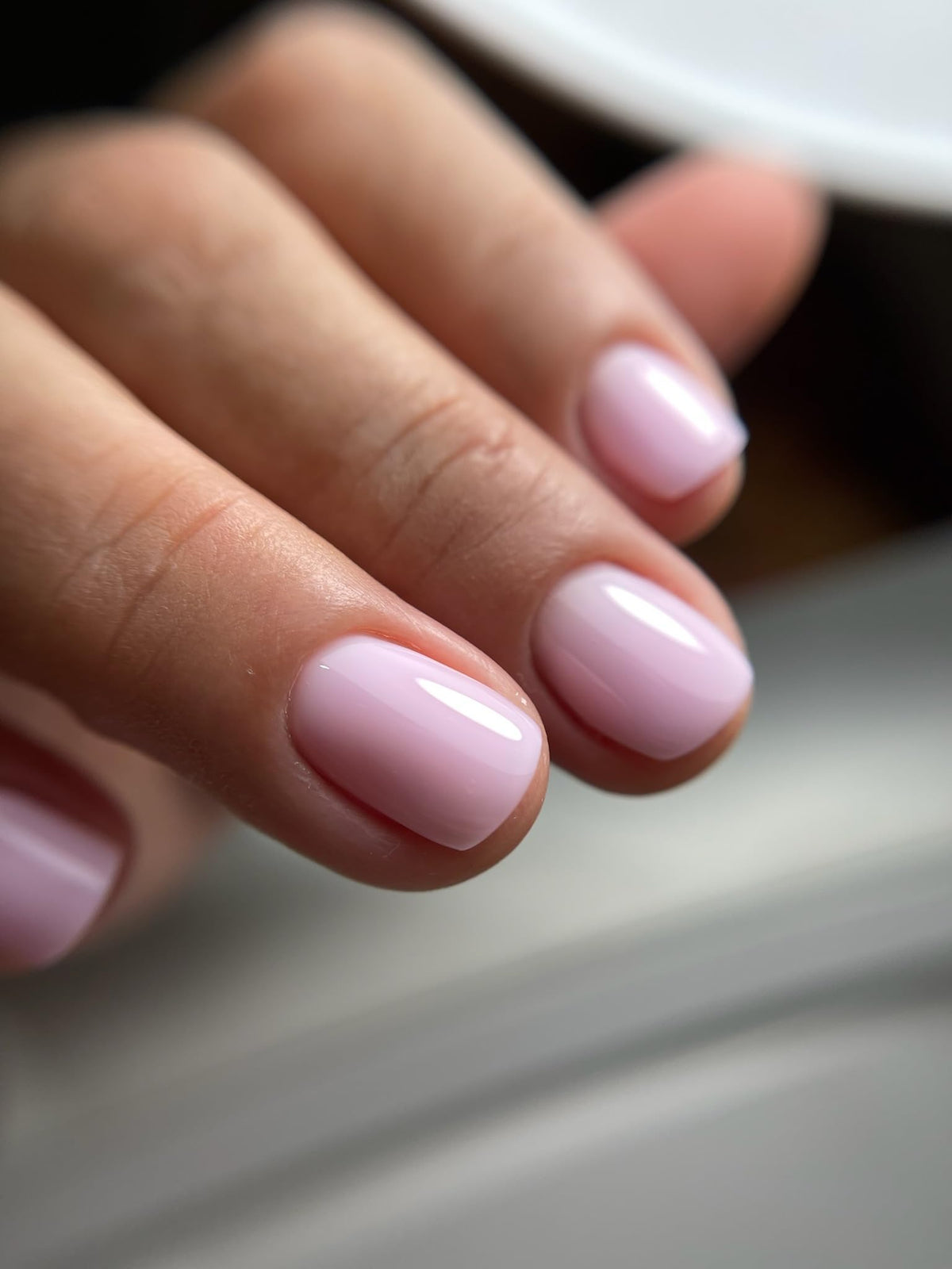 Application du gel IN.HYPE sur un ongle