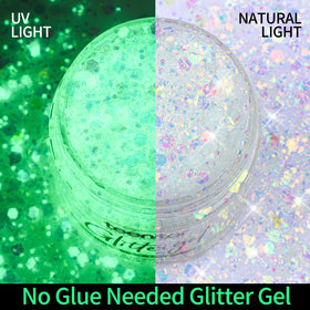 Application du gel pailleté sur le visage avec un coton-tige