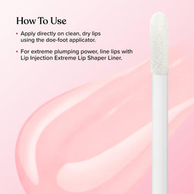 Application du gloss repulpeur sur des lèvres nues