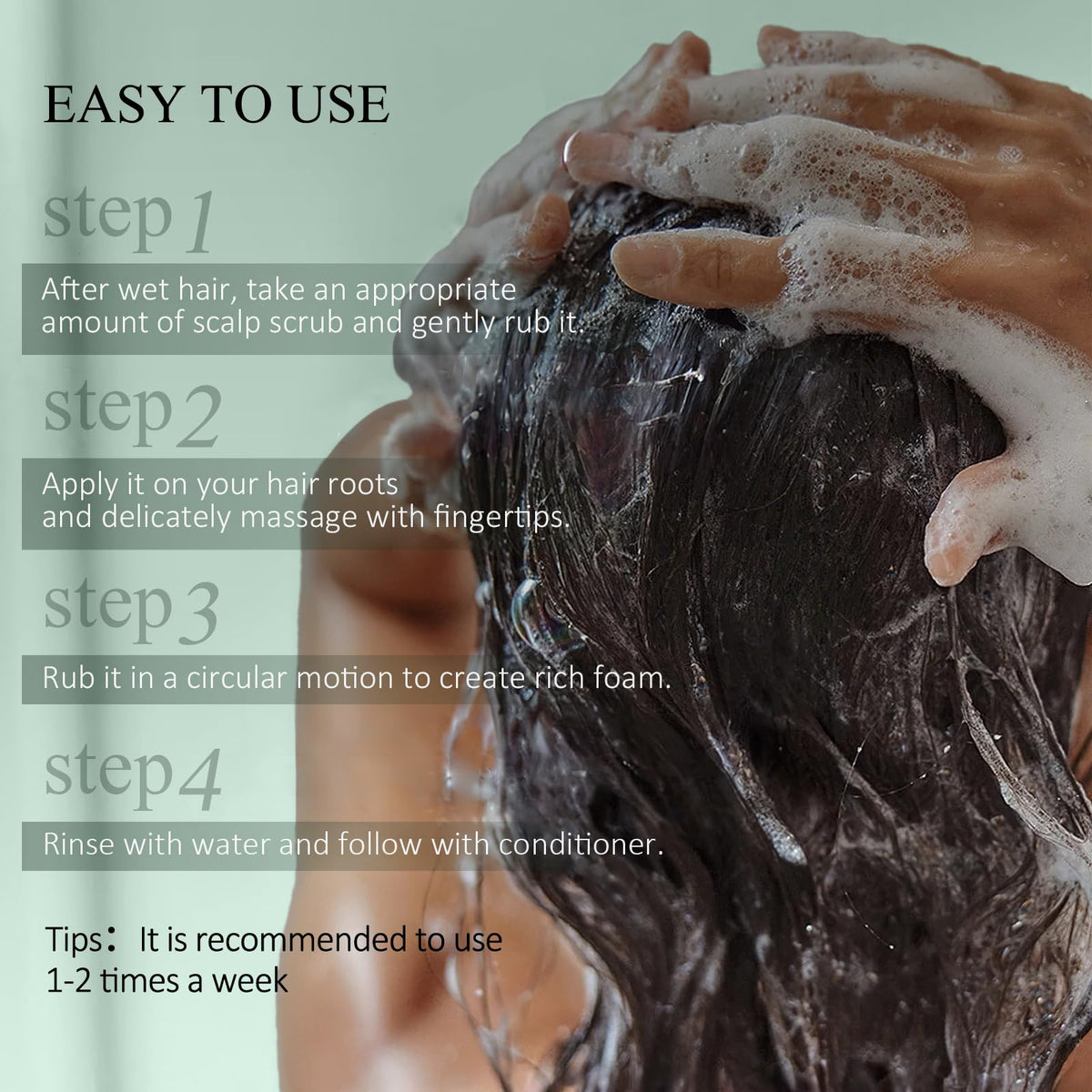 Application du gommage sur le cuir chevelu avec le masseur en silicone