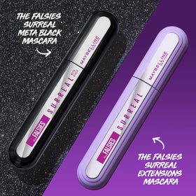 Application du mascara Falsies sur des cils