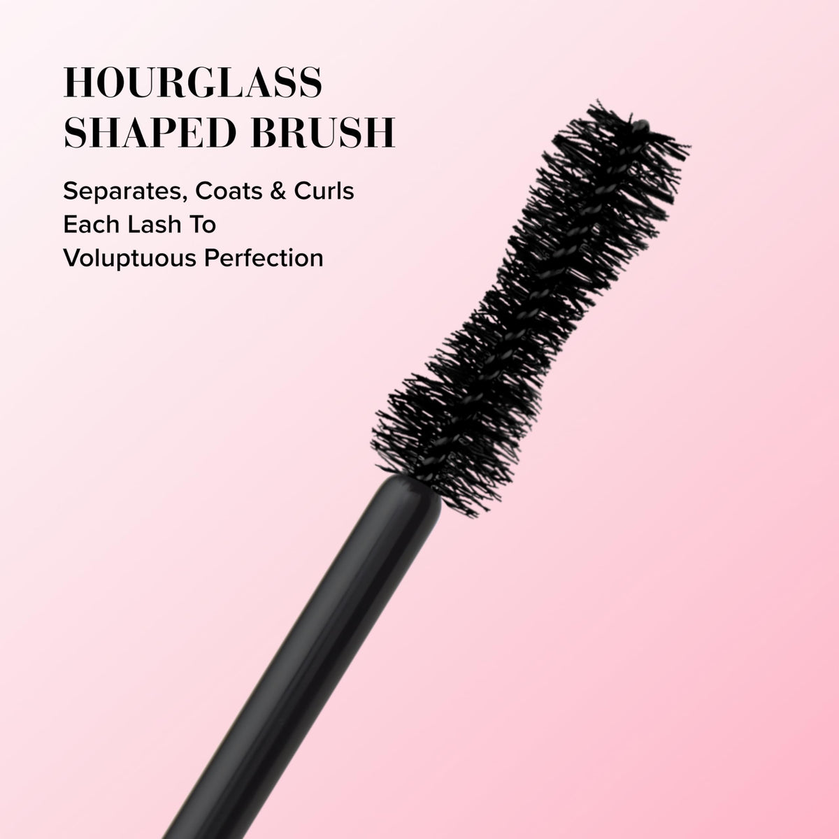 Application du mascara Too Faced sur des cils