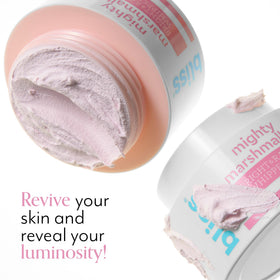 Application du masque Bliss à la guimauve sur le visage
