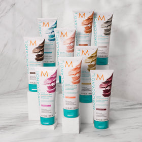 Application du Masque Déposant Couleur Moroccanoil Platinum