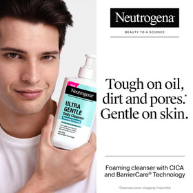 Application du nettoyant moussant Neutrogena sur le visage