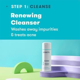 Application du Nettoyant Renouvelant sur peau