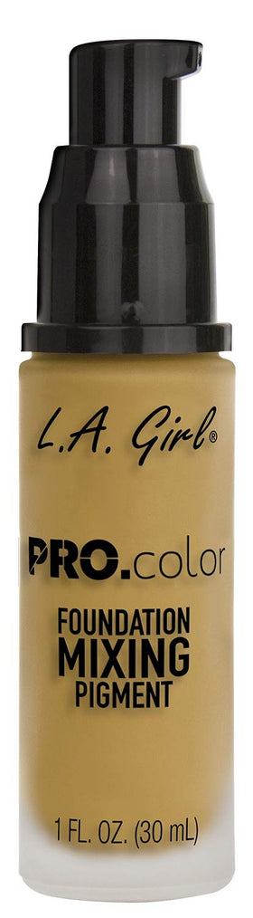 Application du pigment jaune sur le fond de teint