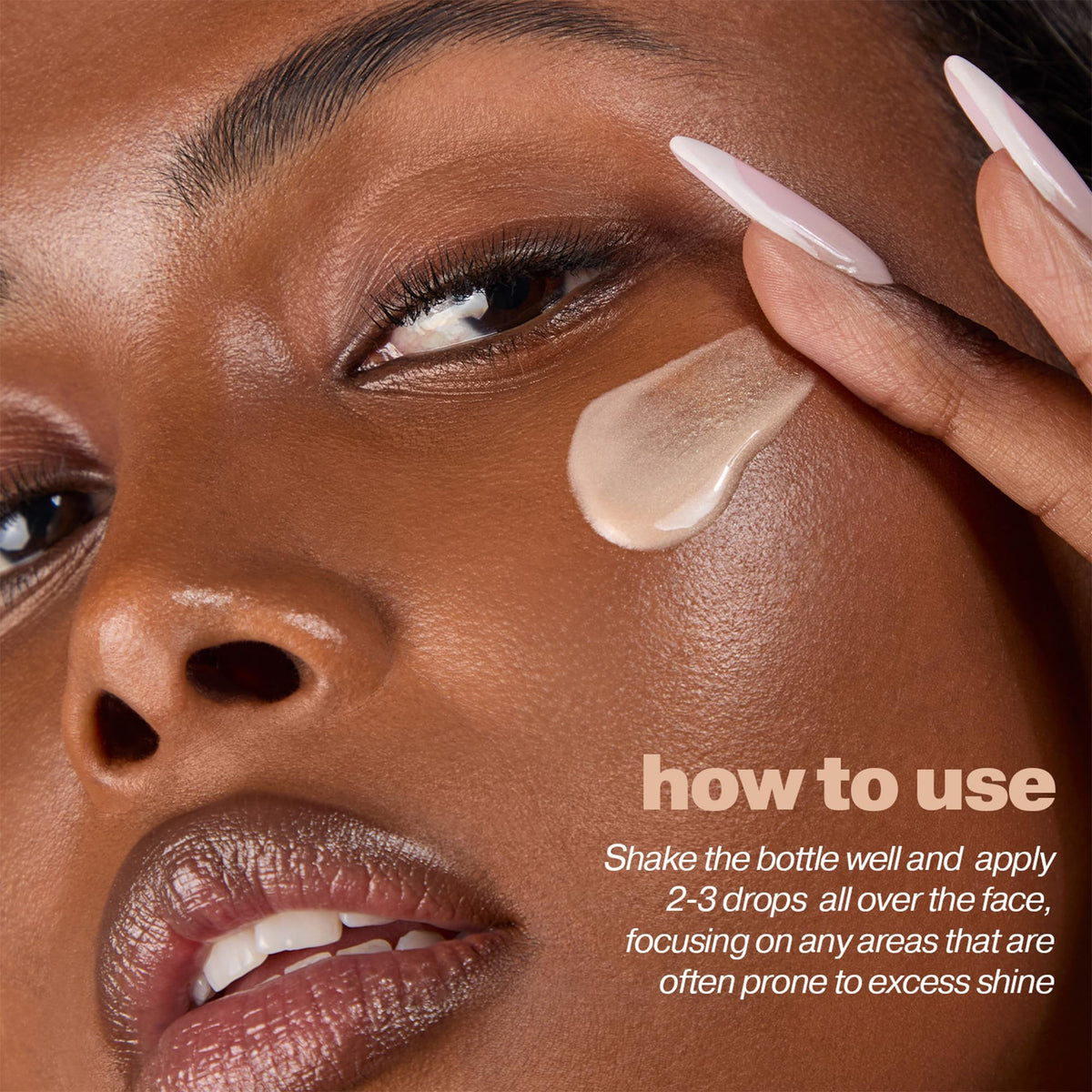 Application du primer ICONIC LONDON sur le visage