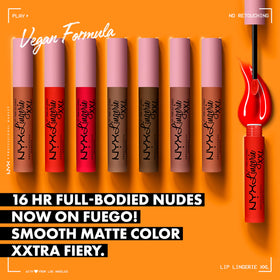 Application du rouge à lèvres NYX PROFESSIONAL MAKEUP Lip Lingerie XXL On Fuego sur les lèvres