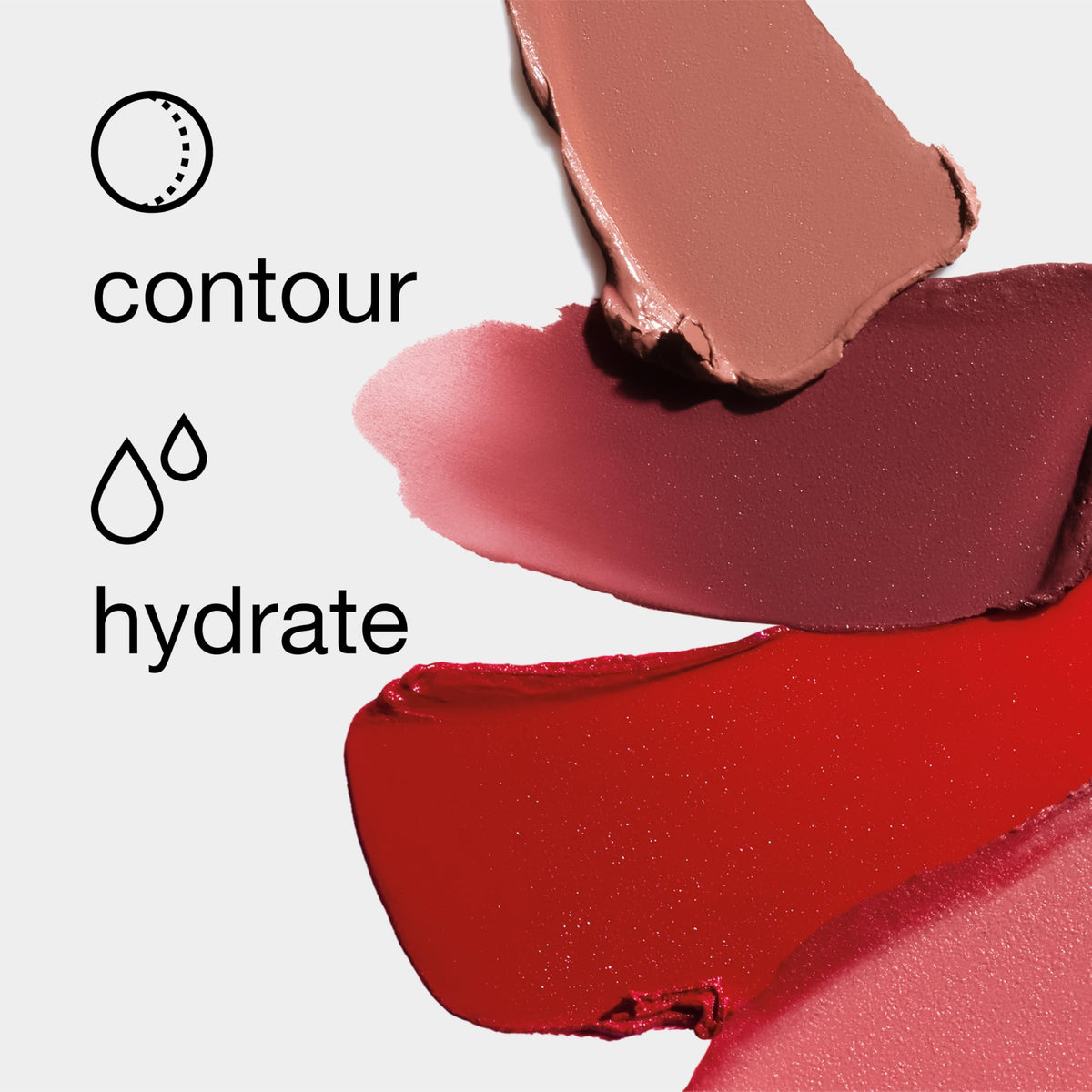 Application du Rouge à Lèvres Sculptant Clinique sur les lèvres