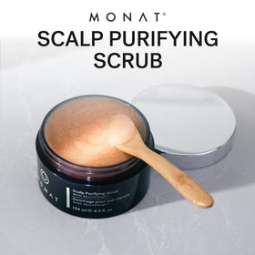 Application du Scrub Purifiant sur des cheveux mouillés