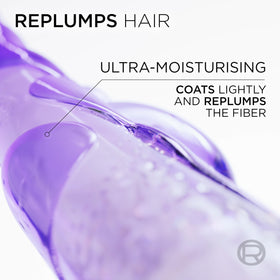 Application du sérum sur des cheveux démêlés