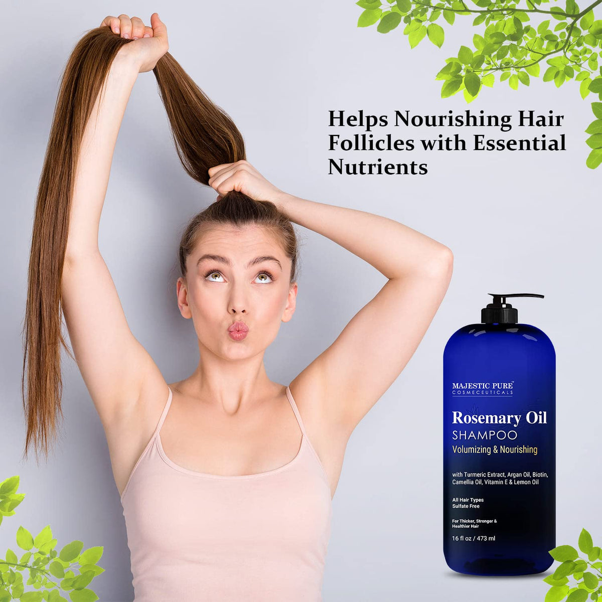 Application du shampooing à l'Huile de Romarin sur des cheveux