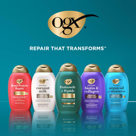 Application du shampooing OGX sur des cheveux mouillés