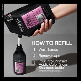 Application du shampooing Redken Acidic Color Gloss sur cheveux