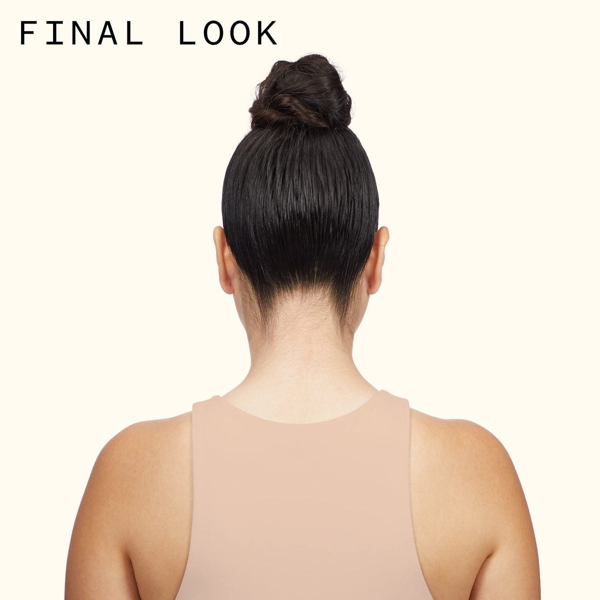 Application du spray fixant Fluxus Amika sur des cheveux