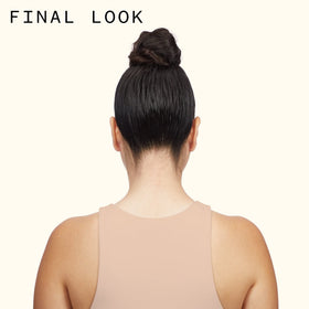 Application du spray fixant Fluxus Amika sur des cheveux