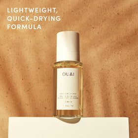 Application du spray OUAI sur la peau