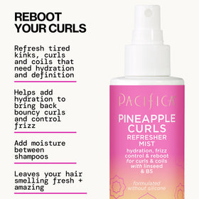Application du spray Pacifica sur des cheveux bouclés